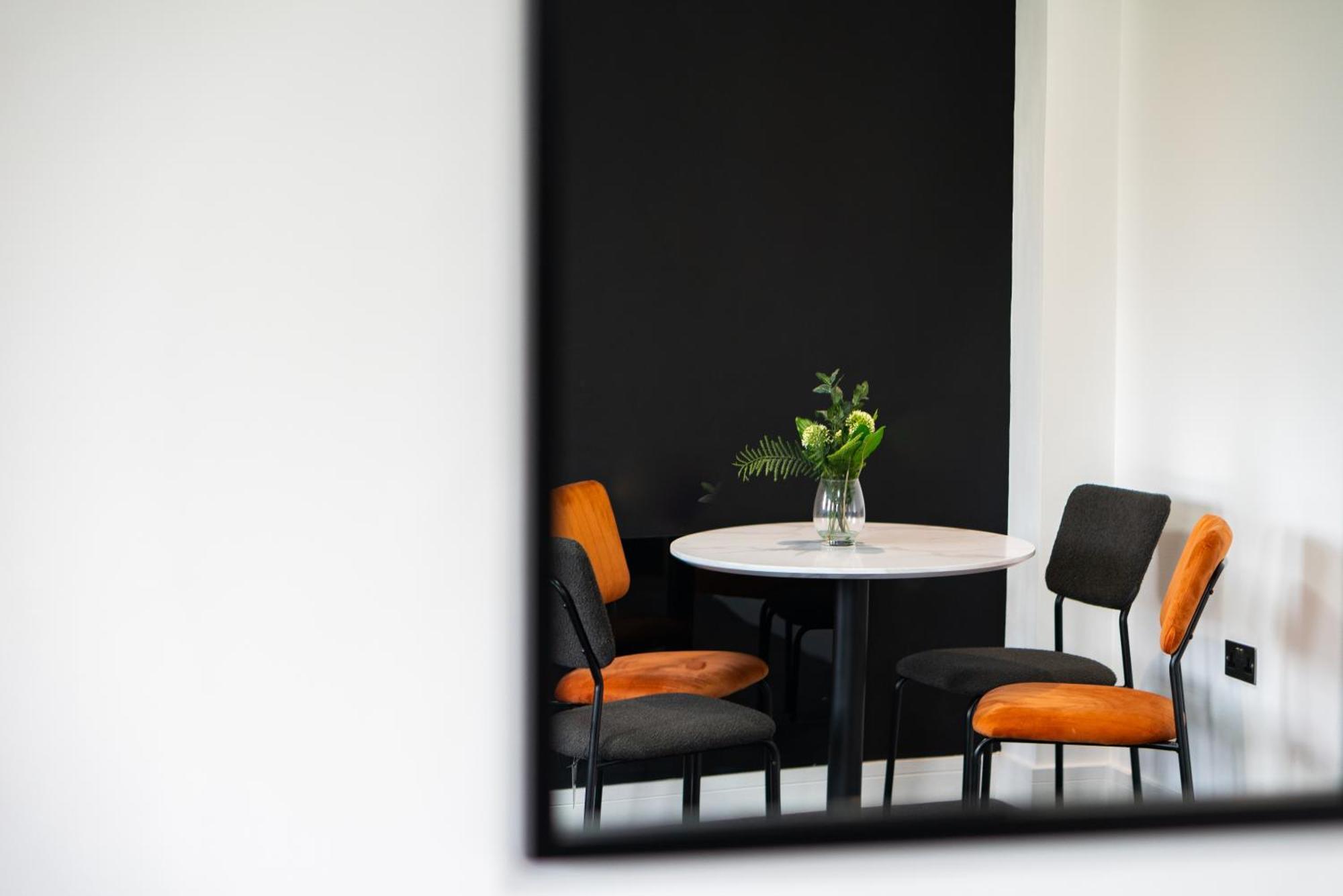 Newark House Premium Apartments With Sofa Beds - Wifi - Free Parking - Perfect For Contractors! Питерборо Екстериор снимка
